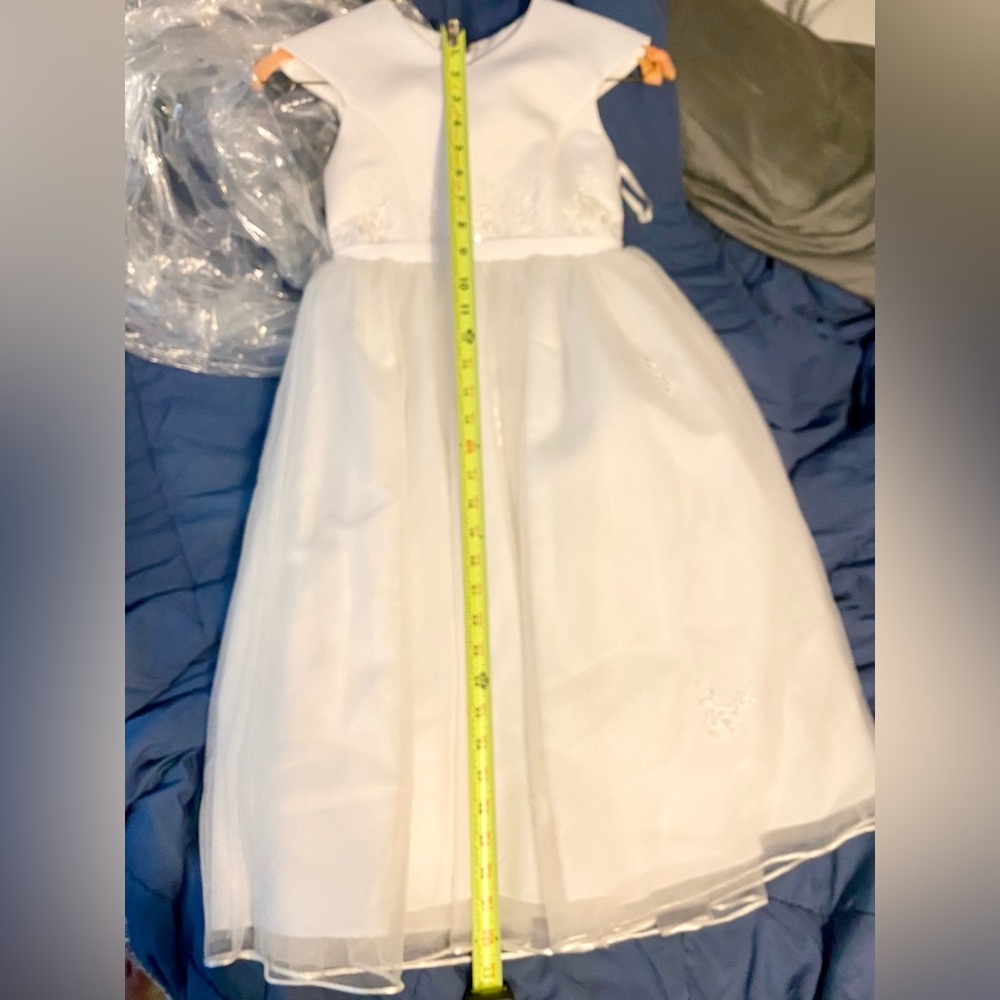 Flower girl dress. - Picture 3 of 6